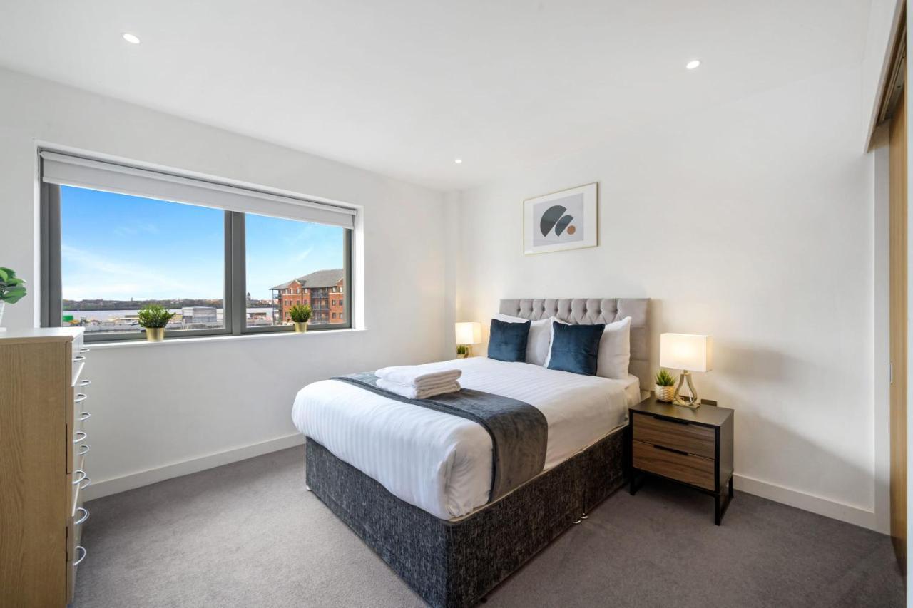 Host & Stay - Waterfront View Liverpool Exteriör bild