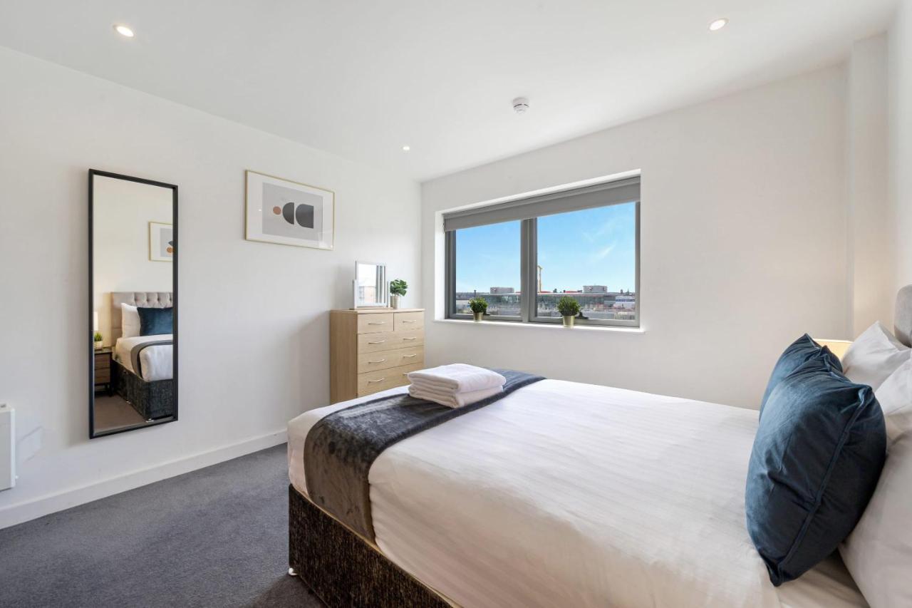 Host & Stay - Waterfront View Liverpool Exteriör bild